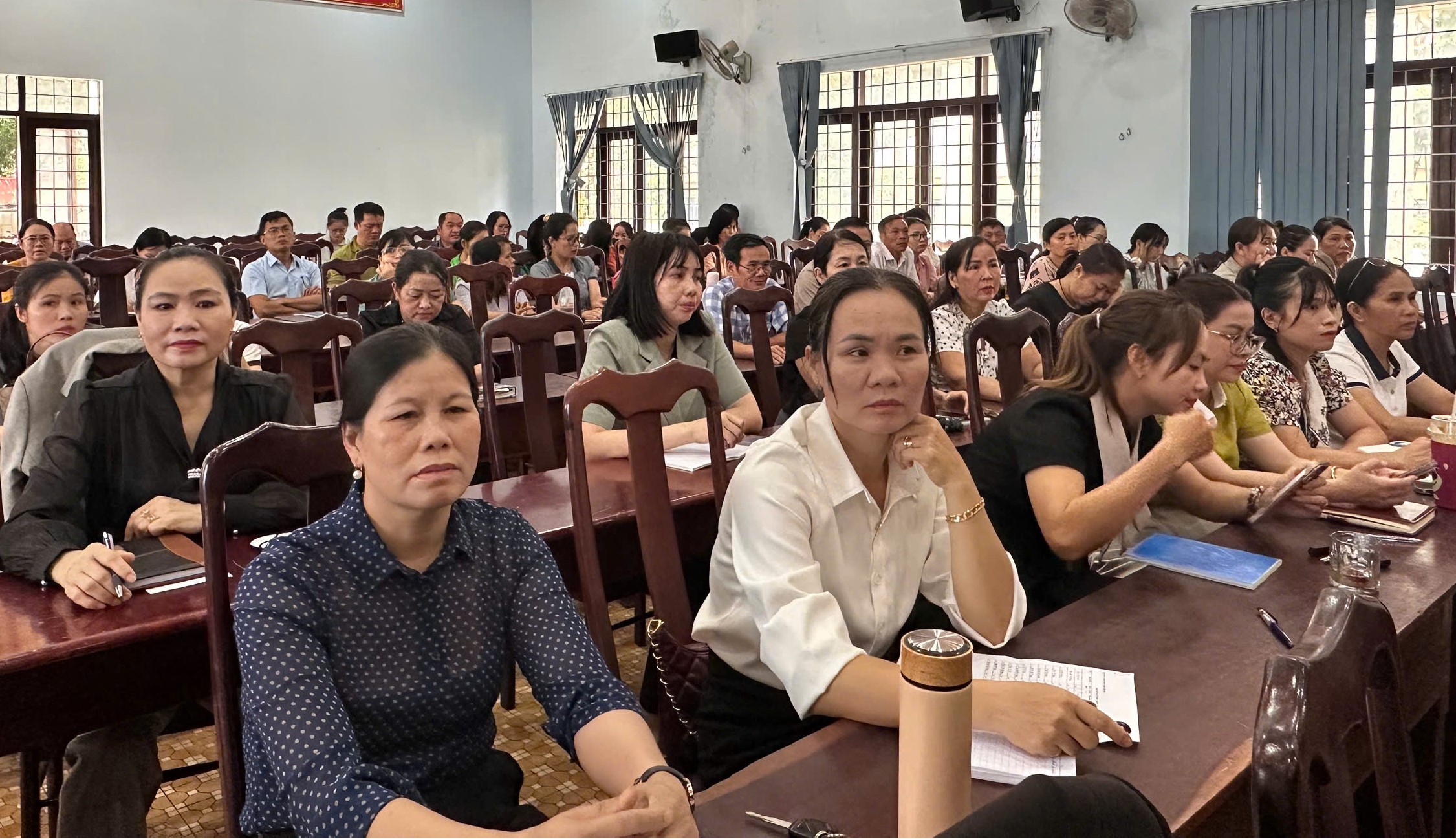 Các học viên tham gia học tập lớp bồi dưỡng chính trị hè